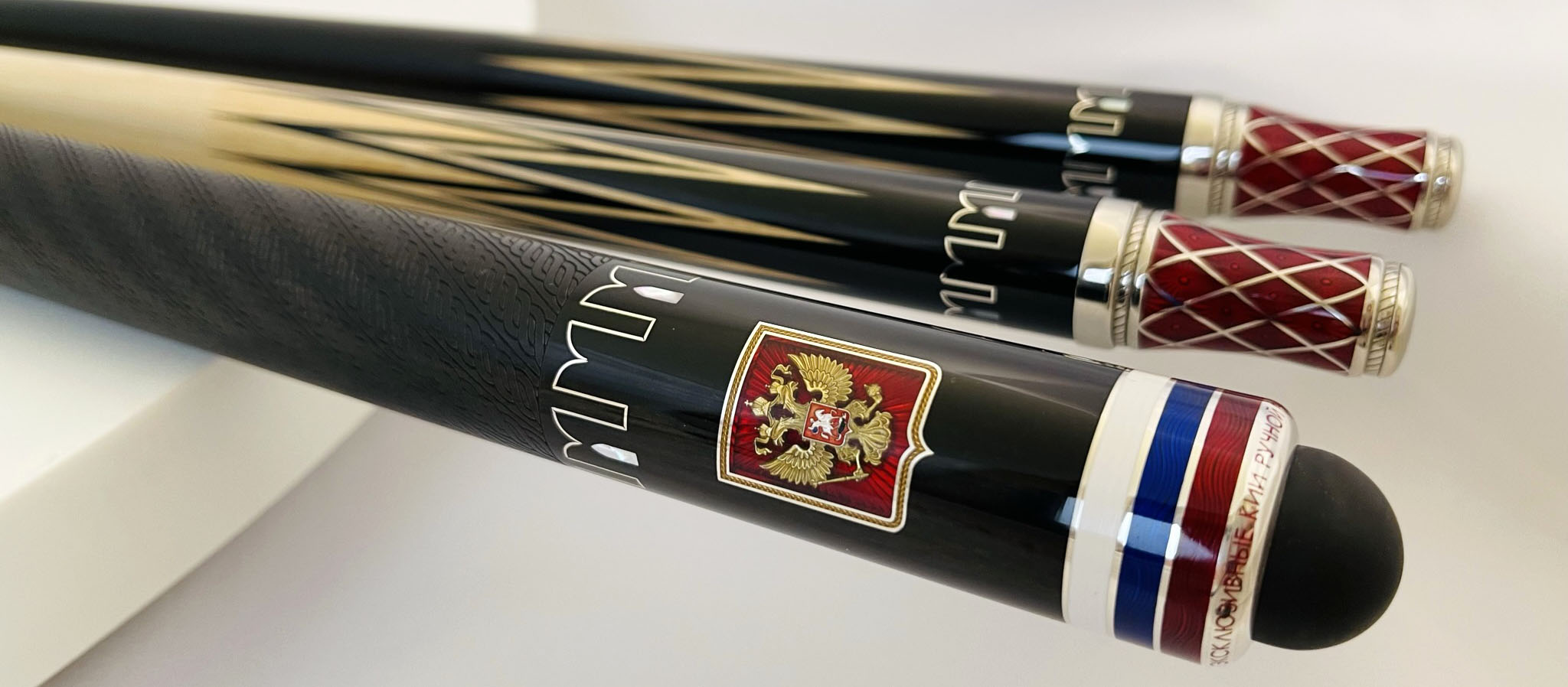 Эксклюзивный кий ручной работы