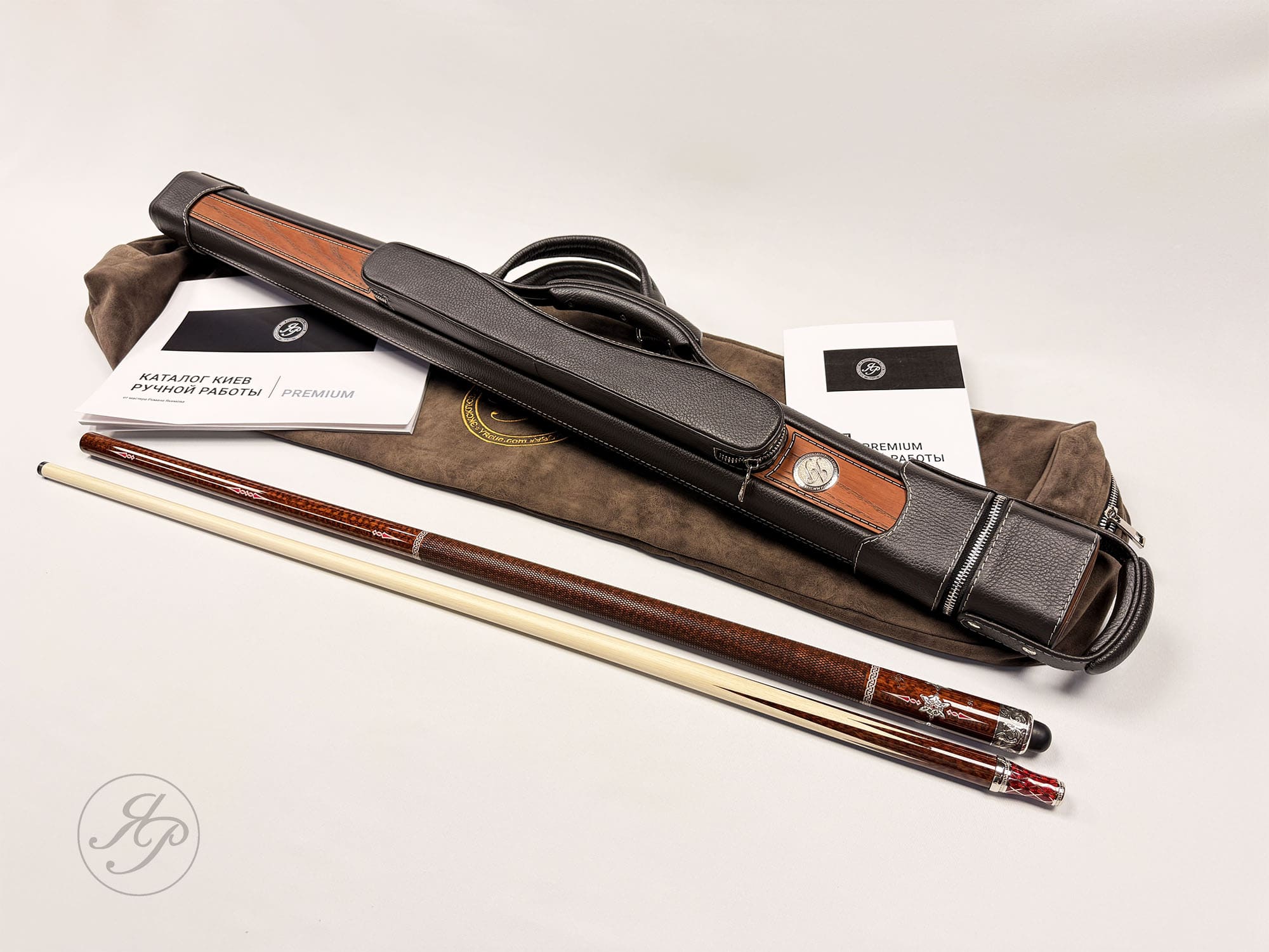 Кий ручной работы 1907 из змеиного дерева