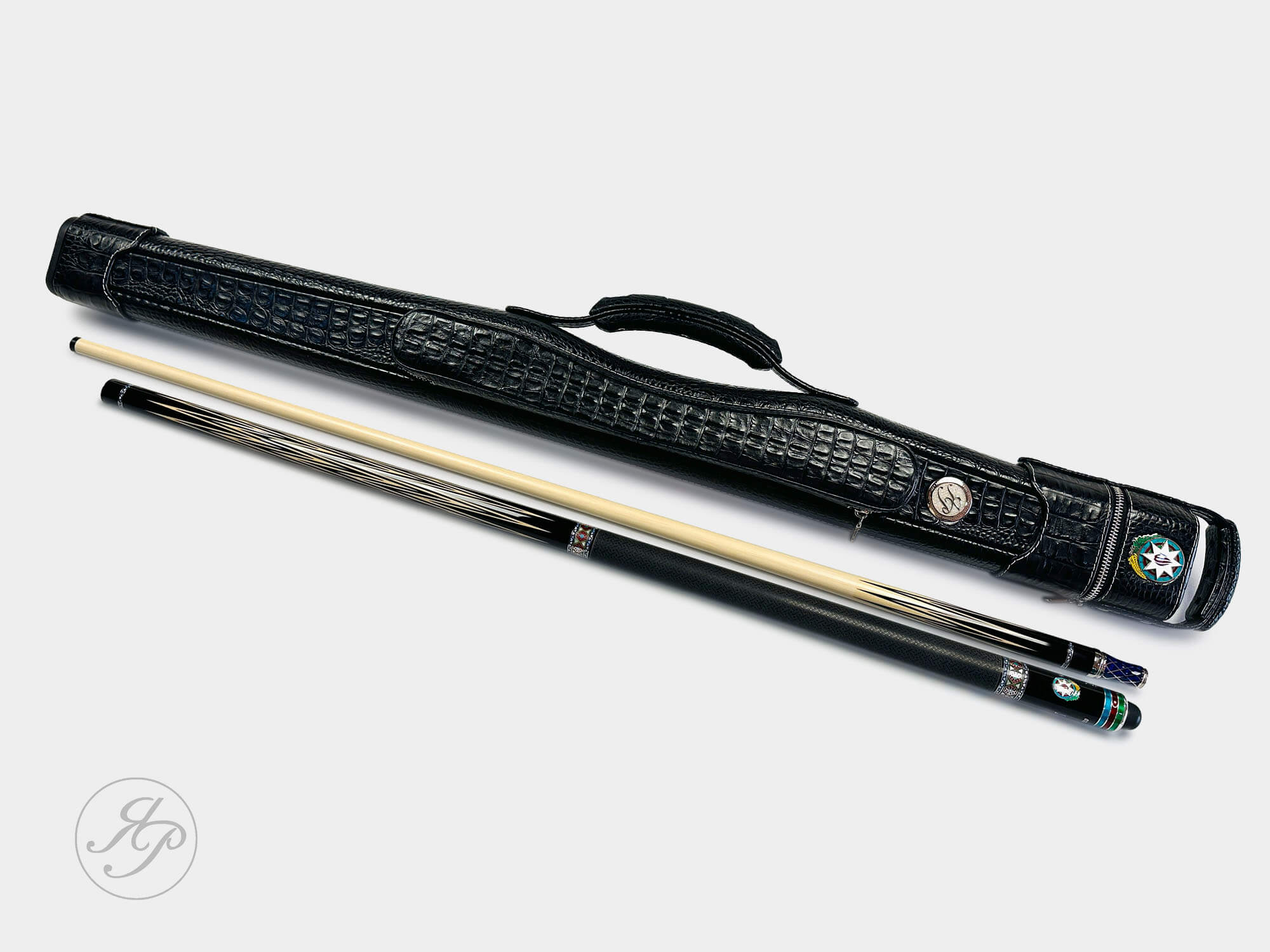 Кий ручной работы 08 11 2020 из эбена с гербом Азербайджана