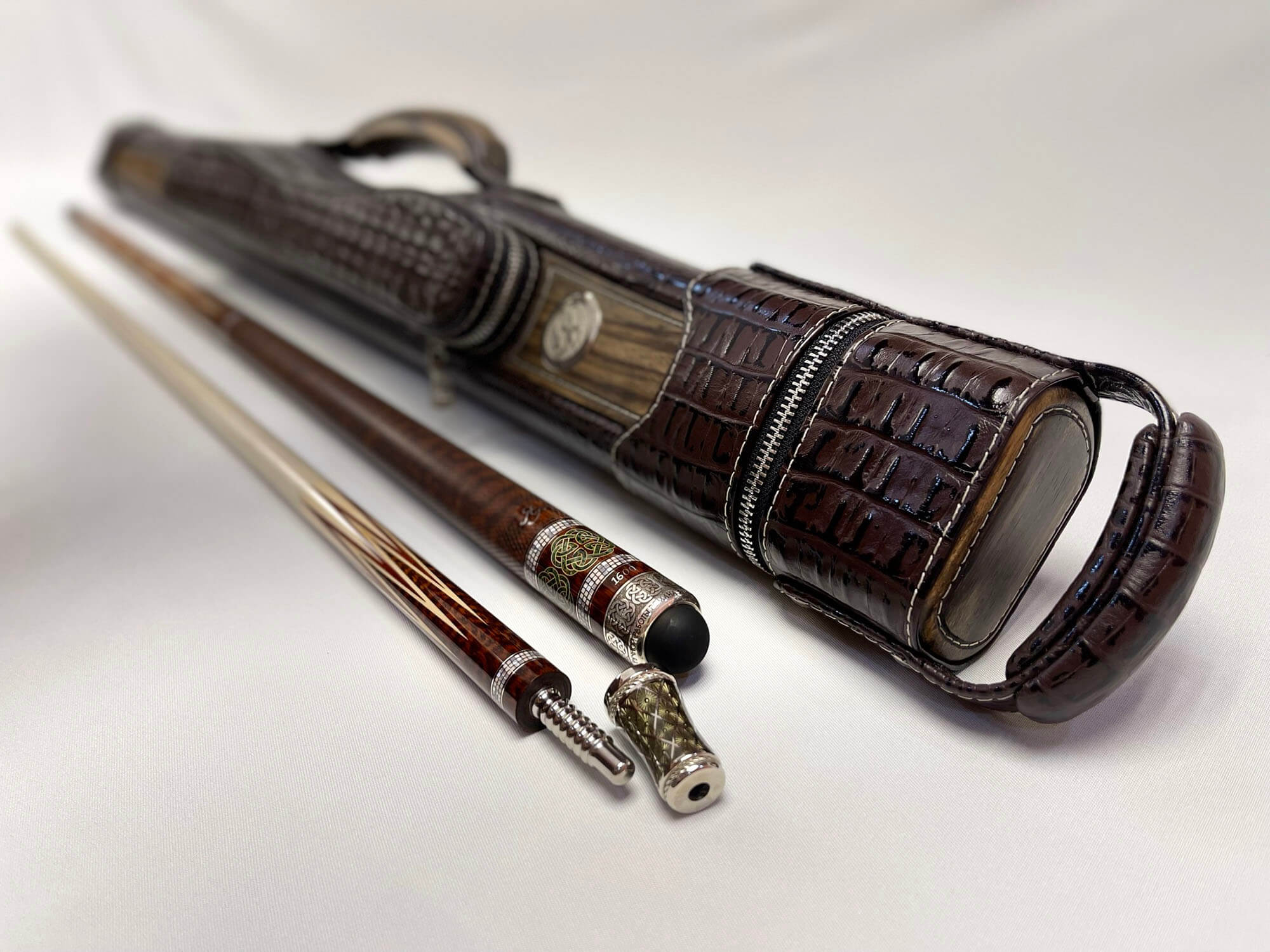 Кий ручной работы 1600 из змеиного дерева