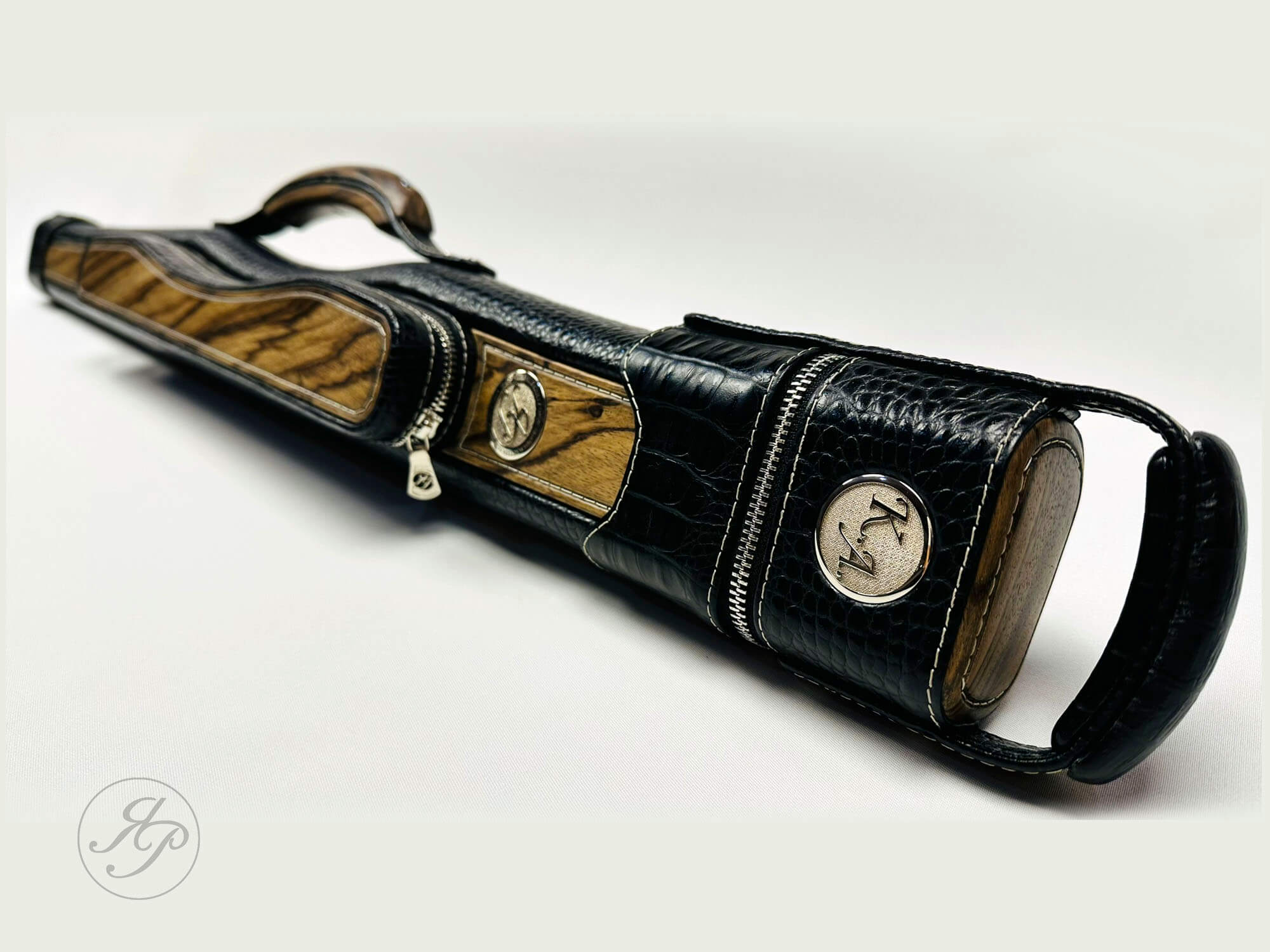 Тубус для двухсоставного кия из кожи в сочетании с массивом зебрано  TS 019 160 000 ₽