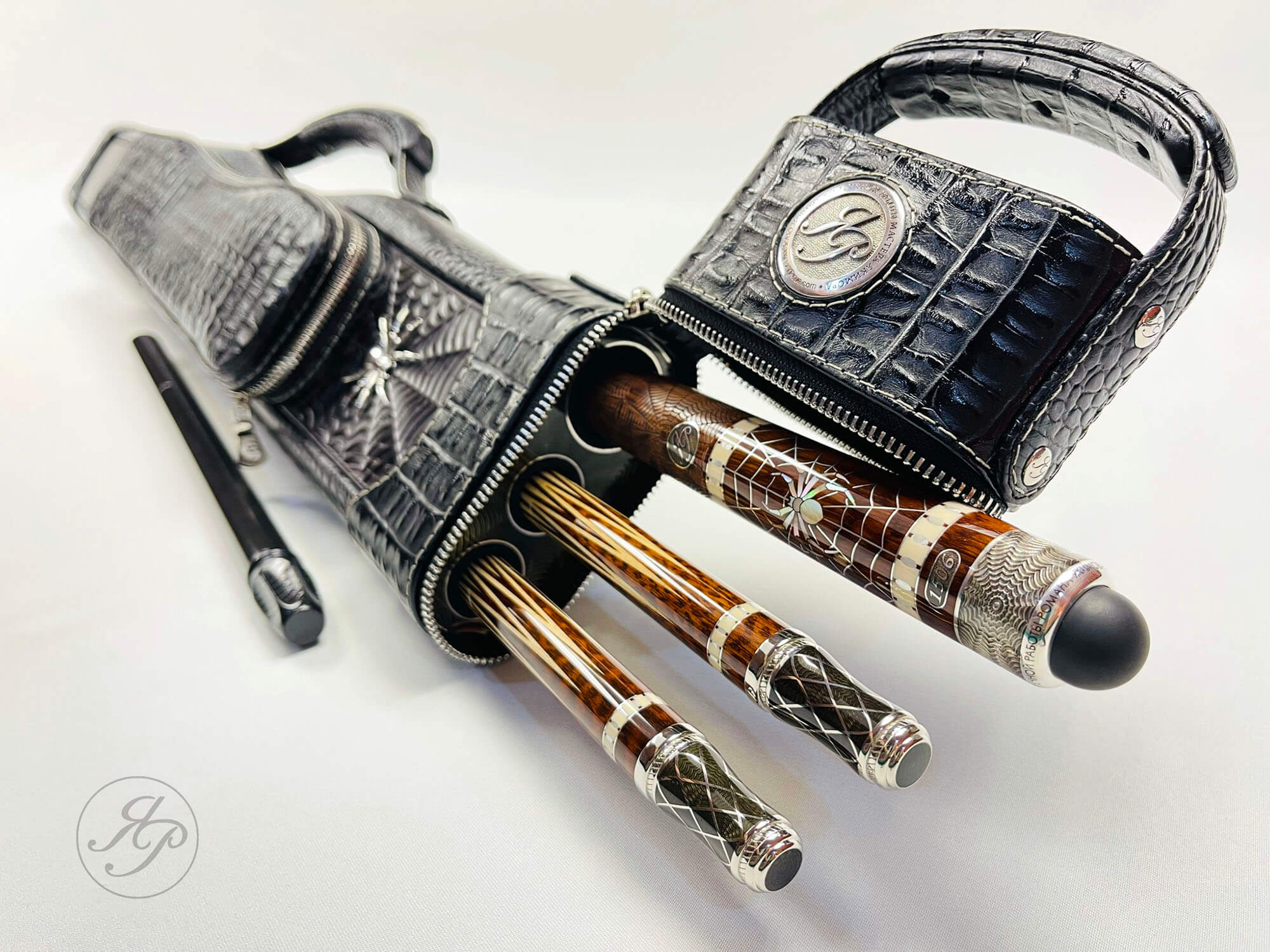 Кий ручной работы 1506 из змеиного дерева с пауком