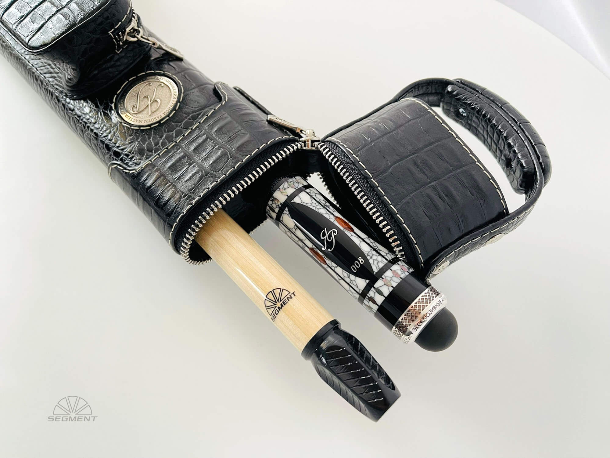 Бильярдный кий 008 с белой инкрустацией